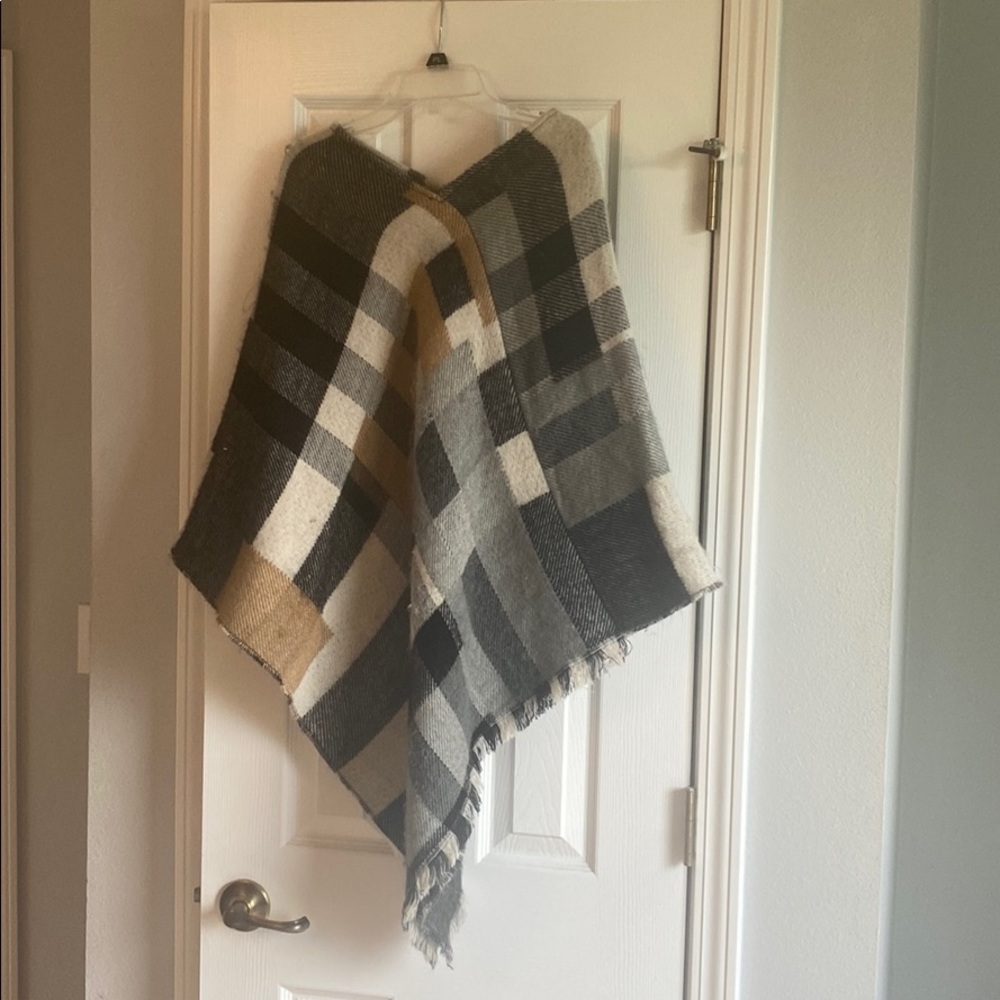 Neutral poncho
